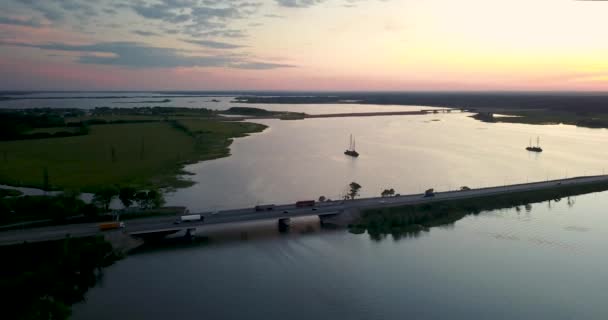 Прекрасний вид з вершини річки і заходу сонця — стокове відео