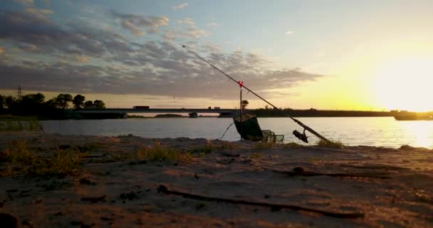 Hermosa vista desde la cima del río y puesta de sol — Vídeos de Stock