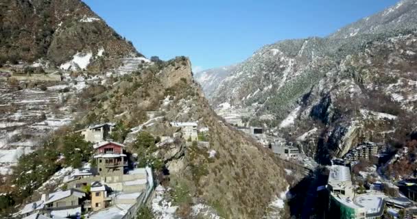 Uitzicht op de top van de berg stad andorra la vella, Catalonië — Stockvideo