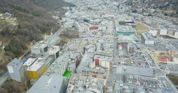 Uitzicht op de top van de berg stad andorra la vella, Catalonië — Stockvideo