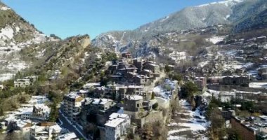 Andorra la vella 'nın dağ manzarası, katalonya