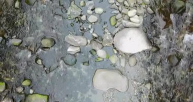 Dağ Andora la Vela, Katalonya, Şehir dağ nehir üstten görüntülemek