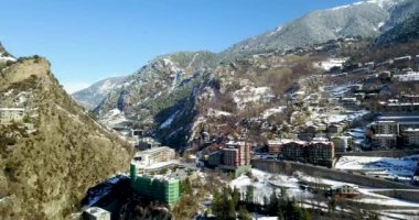 Andorra la vella 'nın dağ manzarası, katalonya