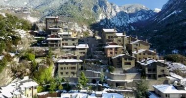 Andorra la vella 'nın dağ manzarası, katalonya