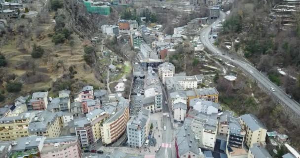 Uitzicht op de top van de berg stad andorra la vella, Catalonië — Stockvideo