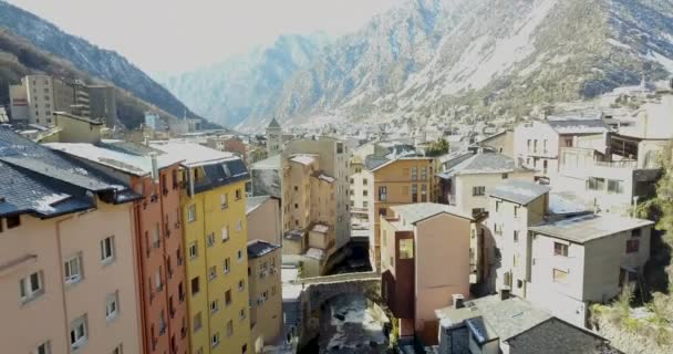 Vista superior da cidade montanhosa de andorra la vella, catalunha — Vídeo de Stock