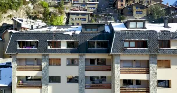 Uitzicht op de top van de berg stad andorra la vella, Catalonië — Stockvideo