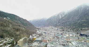 Andorra la vella 'nın dağ manzarası, katalonya