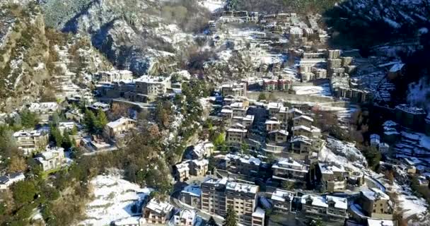 Uitzicht op de top van de berg stad andorra la vella, Catalonië — Stockvideo