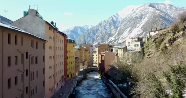 Vista dalla cima della città di montagna di Andora la Vela, Catalogna, fiume di montagna — Video Stock