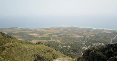 bir kuş uçak, 4k video dağlarından güzel bir görünümü