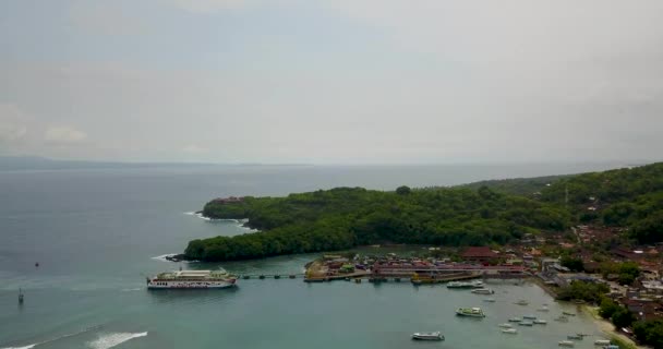 Vacker utsikt över hamnen med fiskebåtar, 4k-video, fiskeby — Stockvideo