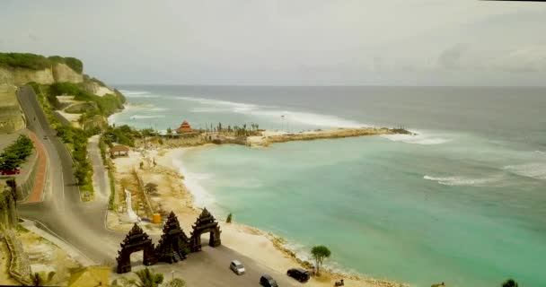 Όμορφη παραλία Αεροφωτογραφία 4 βίντεο, τουρίστες, χαλαρώστε στην παραλία — Αρχείο Βίντεο