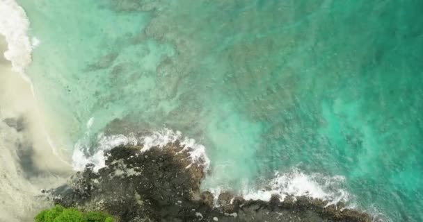 美しいトロピカルなビーチ、4 k 映像、空撮、インドネシア — ストック動画