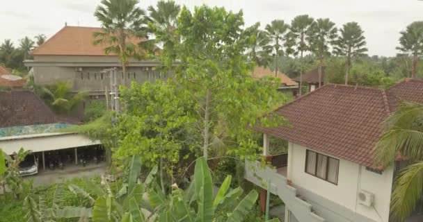 Ubud Stadt, schöne Aussicht aus der Vogelperspektive, Indonesien 4k video — Stockvideo