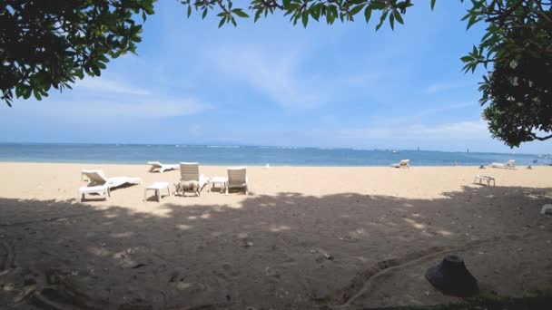 Schöner Blick auf den tropischen Strand, wunderschönes asiatisches Meer — Stockvideo