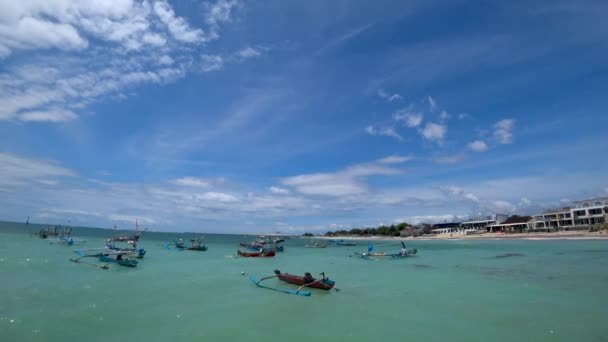 Vacker havsutsikt med båtar, tropisk strand — Stockvideo