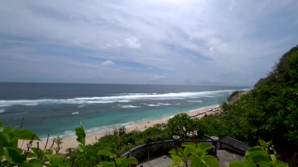 Красивий вид на тропічний пляж, красиве море Азія — стокове відео