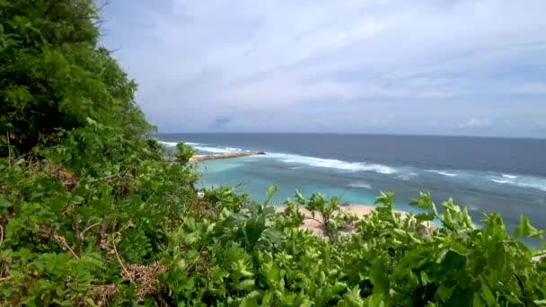 Güzel, güzel tropikal plaj manzarasına deniz Asya — Stok video