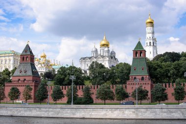 Rusya, Moskova - 30 Haziran, 2017:View Nehri, tapınaklar altın kubbe ile Kremlin'in