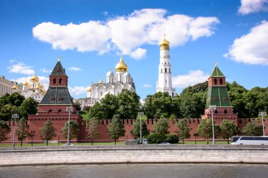 Rusya, Moskova - 30 Haziran, 2017:View Nehri, tapınaklar altın kubbe ile Kremlin'in