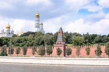 Rusya, Moskova - 30 Haziran, 2017:View Nehri, tapınaklar altın kubbe ile Kremlin'in