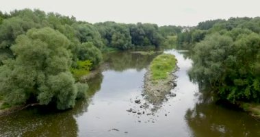 köyde mini hidro istasyonunüstten görünümü