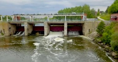 köyde mini hidro istasyonunüstten görünümü