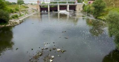 köyde mini hidro istasyonunüstten görünümü