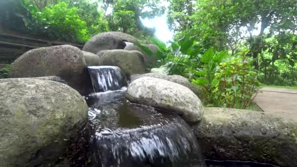 Красиві каскадний водоспад — стокове відео
