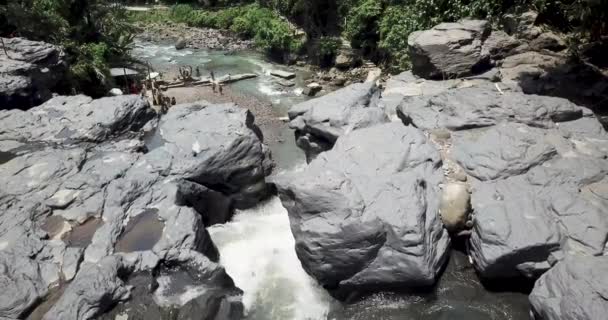 Schöner fallender wasserfall, wünsch bali indonesien, — Stockvideo