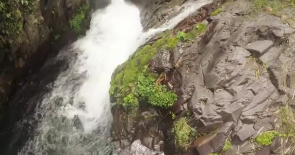 Piękny wodospad kaskadowy, życząc Bali Indonezji, — Wideo stockowe