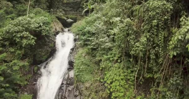 Bela cachoeira em cascata, desejando Bali Indonesia , — Vídeo de Stock