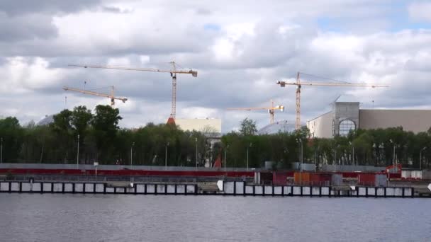 都市堤防の美しい景色、4kビデオ — ストック動画