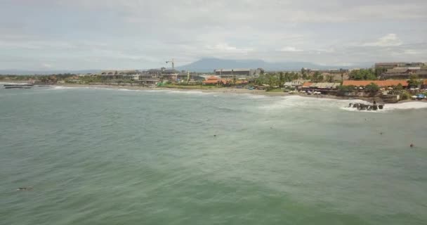 Uitzicht vanaf de top van de prachtige kust van de Caribische zee — Stockvideo