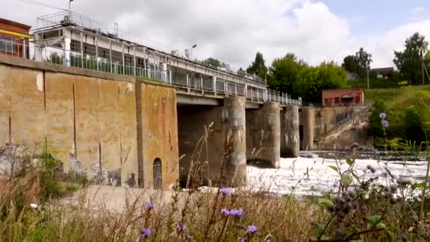 Diga con serratura, Diga con trabocco, Spillway su una diga — Video Stock