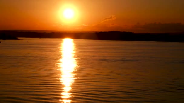 Krásný západ slunce na oceánu — Stock video