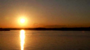 Okyanusta güzel bir gün batımı