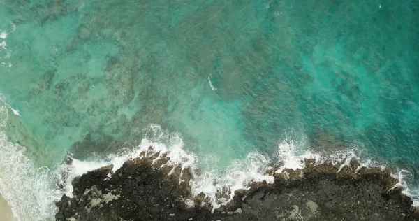 청록색 물과 해안선의 아름다운 전망 스톡 사진