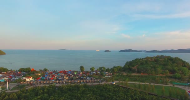 スィレイ漁港の航空写真風景夕日 プーケット漁港は最大の漁港です 父島プーケット島の横に位置しています 海につながる大運河があります — ストック動画