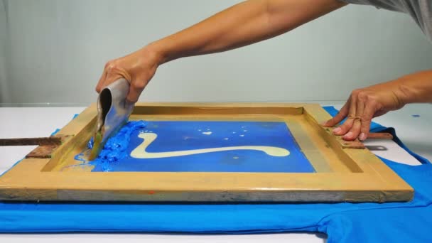 Zeefdruk Met Blauwe Inkt Make Voorbereiding Zeefdruk Vóór Afdrukken — Stockvideo