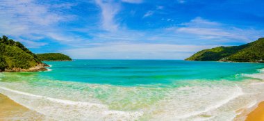 büyük dalga Naiharn Beach. sörf için iyi 
