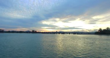 Nai Harn beach kurutulmuş Hindistan cevizi. yağışlı sezon her zaman Naiharn Beach büyük dalga sörf için kadrini