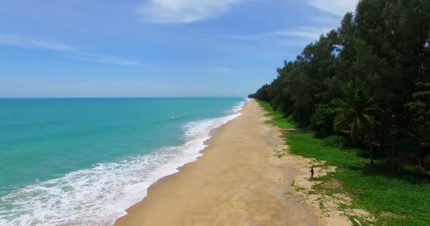 Luftaufnahme Grünes Wasser Des Andamanischen Ozeans Langen Strand Tay Muang — Stockvideo
