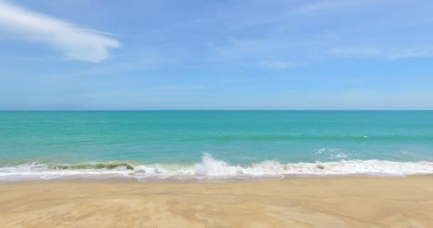 Luftaufnahme Grünes Wasser Des Andamanischen Ozeans Langen Strand Tay Muang — Stockvideo