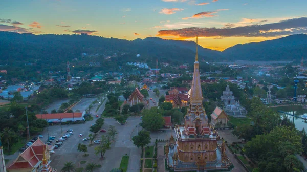 Widok Lotu Ptaka Słońca Pięknym Pagody Tajlandia Phuket Świątyni Chalong — Zdjęcie stockowe