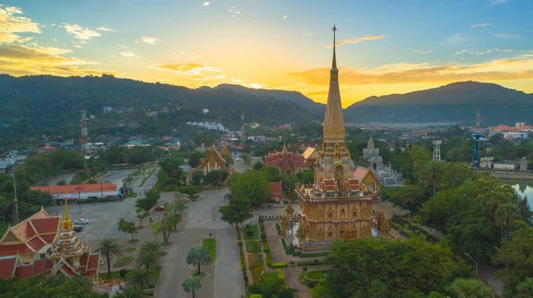 Vista Aerea Tramonto Bella Pagoda Nel Tempio Chalong Phuket Thailandia — Foto Stock