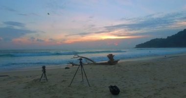 büyük ölü ağaçlar büyük ölü ağaçlar Karon beach dalgalar tarafından paramparça oldu beach.aerial fotoğraf vurdu.