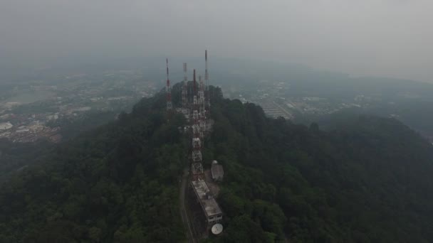 スマトラ島インドネシア カバー ラジオやテレビ ステーション山とタイの南部での山火事からスモーク雲の汚染 — ストック動画