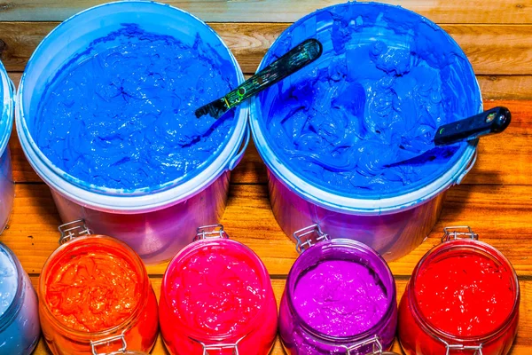 renkli Plastisol mürekkep ekran yazdırma tee gömlek için pinewood masada açık cam olabilir. Plastisol mürekkep yararlı tee gömlek fabrika ve Sanayi expor için